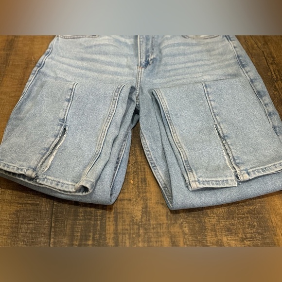 Hollister Vintage Curvy High Rise Jeans - Picture 2 of 12